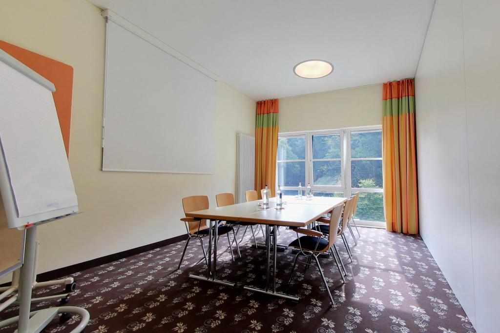 Akzent Waldhotel Rheingau Гайзенхайм Экстерьер фото
