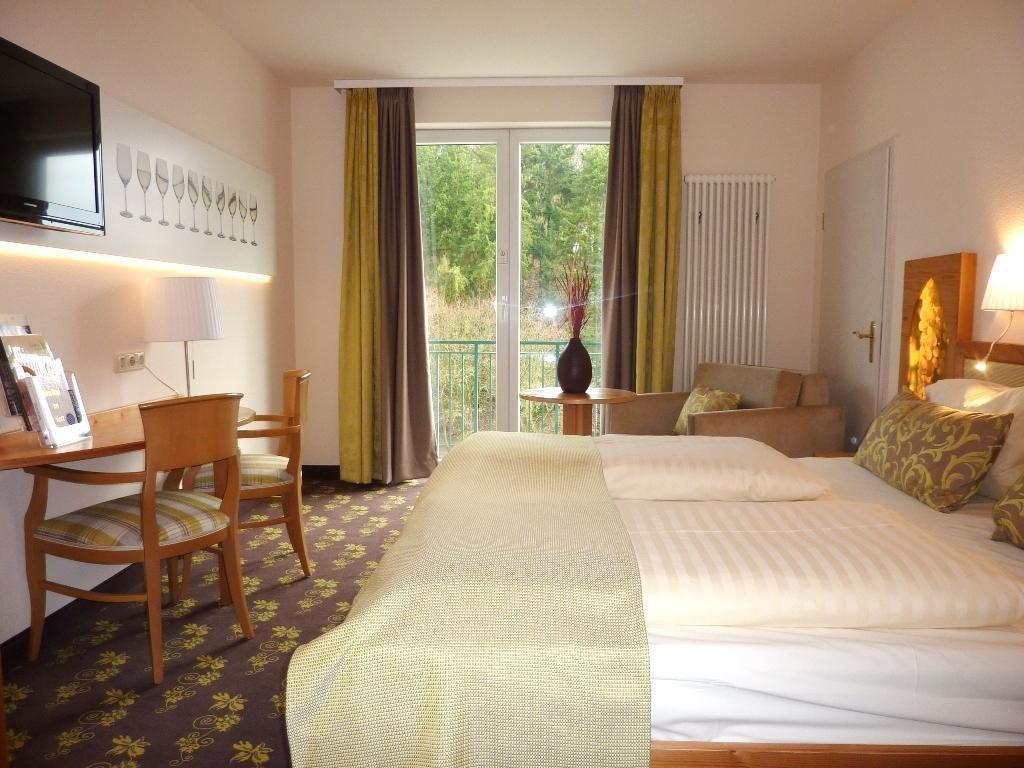Akzent Waldhotel Rheingau Гайзенхайм Экстерьер фото