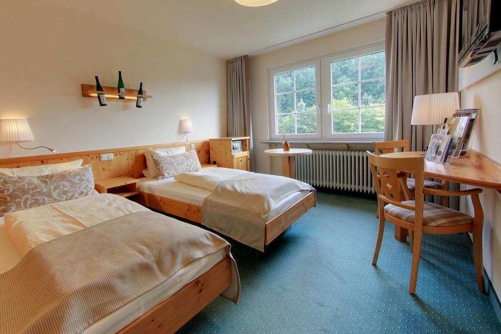 Akzent Waldhotel Rheingau Гайзенхайм Экстерьер фото